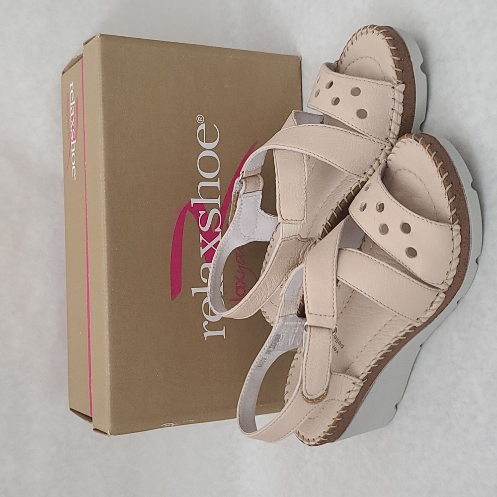 NEW Relaxshoe Women's Natural color Leather Wedge Air cushioned Sandals(Sz 6)